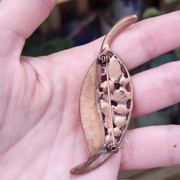 Vintage Liz Claiborne Brass Tone Leaf Brooch with Rhinestones & Resin Details - Picture 3 of 11